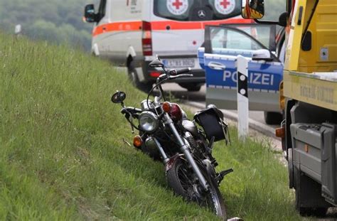 Motorrad Unf Lle Ein Toter Und Mehrere Verletzte Baden W Rttemberg