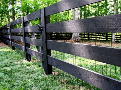 10 Easy Pieces: Black Wire Fencing