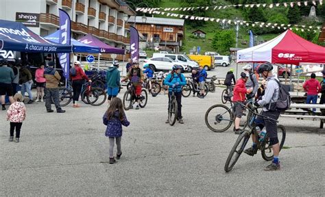 Les D Serts Le F Claz Bike Test Tour A Attir De Nombreuses Familles