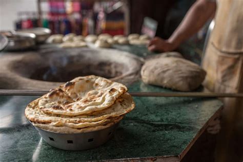 Tandoori Roti Vs Naan — What’s The Difference?