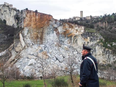 San Leo Le Case Di Via Rosa Resteranno Inagibili