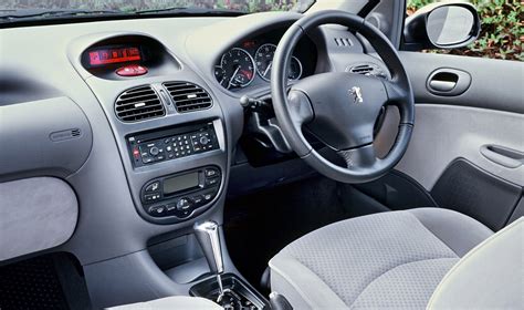 Used Peugeot 206 Hatchback (1998 - 2009) interior, tech and comfort ...