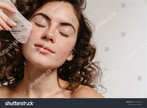 하얀 배경 위에 고립된 구아 샤스톤gua 스톡 사진 1917228419 Shutterstock