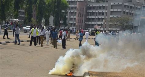 Photonews Police Shiite Members Clash Over El Zakzakys Detention