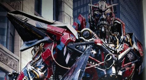 New 'Transformers: Dark Of The Moon' Images Show Sentinel Prime