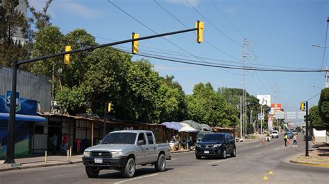 AMDC inicia instalación de semáforos vehiculares y peatonales