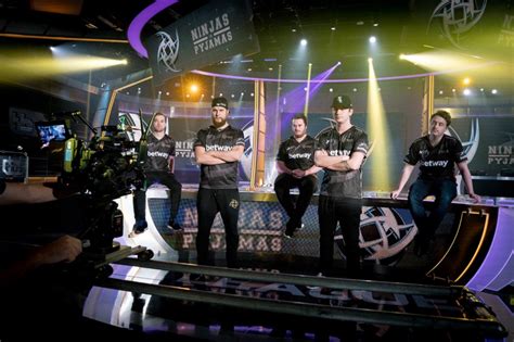 Ninjas In Pyjamas Beat Sk Gaming For The Iem Oakland Cs Title Dot Esports