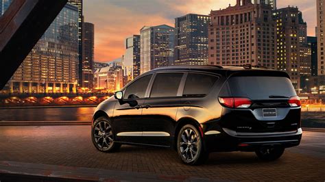 2018 Chrysler Pacifica Minivan Suits Up With S Appearance Package