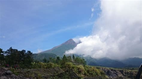 Sunrise Setumbu Hill Borobudur Merapi Jeep Lava Tour