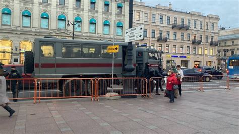 Полиция и Росгвардия оцепили центр Петербурга