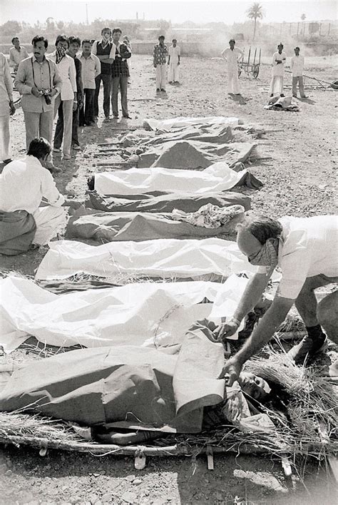 Bhopal Gas Tragedy 15 Shocking Photos From 1984 Photo14 India