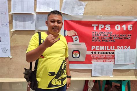 Hari Pencoblosan Pemilu Keluarga Besar Di Padang Pilih Partai Perindo