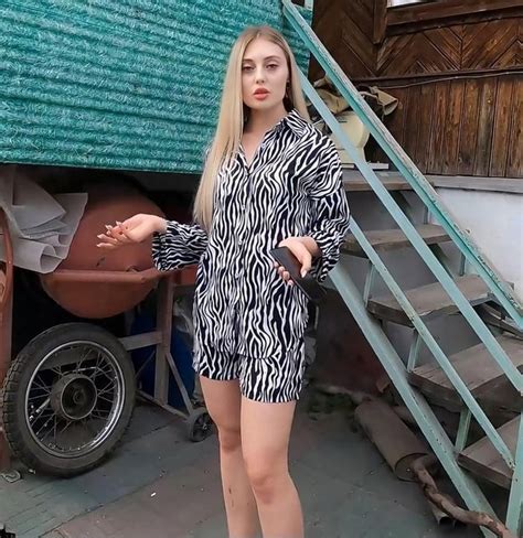 City Babe Gets Fucked In The Village XXXStreams Org