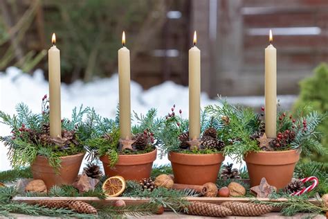 Adventsgestecke für draußen DIY Ideen Anleitungen