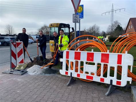 Spatenstich In Wiesmoor Glasfaser Nordwest Startet Netzbau