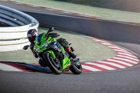 2023 Kawasaki Ninja ZX-4RR [Specs, Features, Photos]