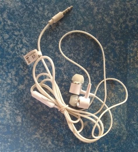 Jbl Black Mobile Earphone Model Name Number Jbl At Rs Box In Koraput