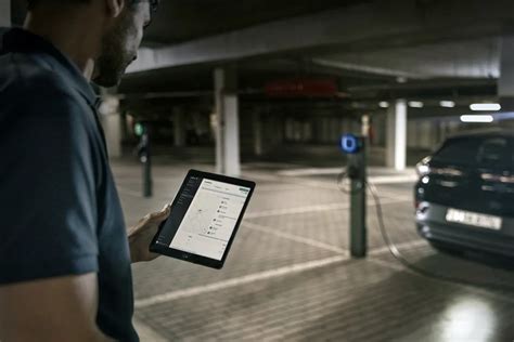 Sí puedes instalar un cargador de coche eléctrico en tu garaje