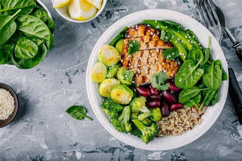 Almuerzo Saludable Buddha Bowl Con Pollo A La Parrilla Quinua