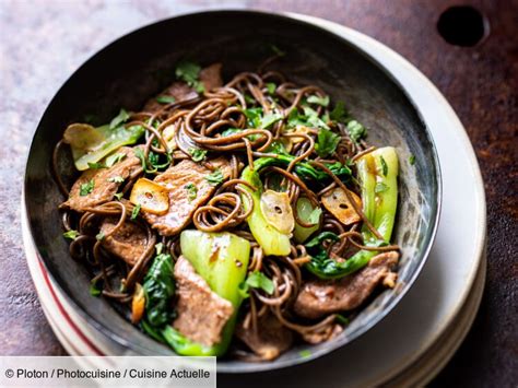 Wok de porc soba pak choï ail et sauce soja facile découvrez les