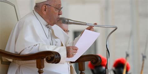 PAPA FRANCESCO SENZA FEBBRE HA RIPRESO IL LAVORO DOMENICA ANGELUS