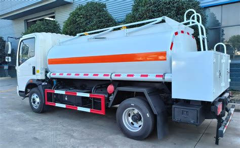 Sinotruk Howo Liters Mobile Mini Fuel Tanker Truck Dispenser Truck