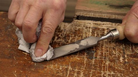 Sharpening a Chisel | Setting Up and Sharpening Guides Guide | Common ...