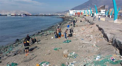 Recogen más de dos toneladas de basura en el Malecón Grau de Chimbote