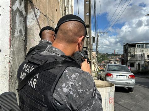 Polícia Tenta Sufocar Cv Durante Operação Em Tancredo Neves Bahia 190