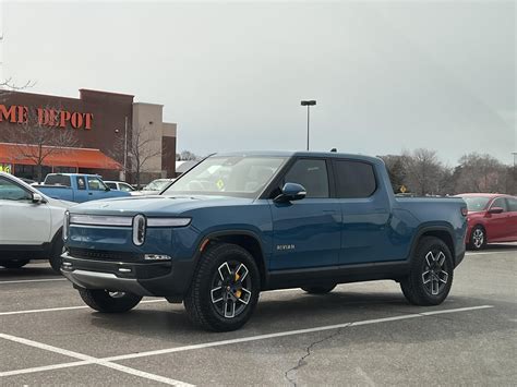 [Rivian R1T] : r/spotted