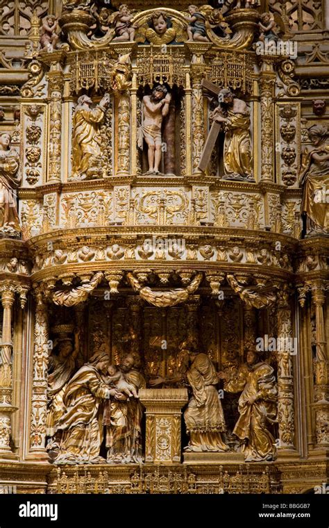 El altar de la Capilla del Condestable en el estilo gótico de la