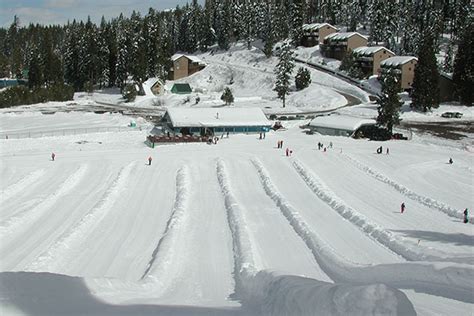 Leland High Sierra Snow Play in Strawberry, CA | visittuolumne.com