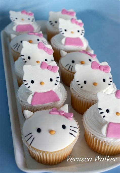 666 best images about Hello Kitty Cakes on Pinterest | Birthday cakes ...