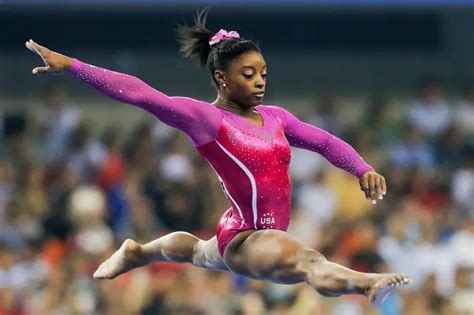 La Gymnaste Simone Biles Réalise Une Figure Historique Aux Championnats