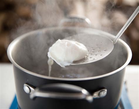 How To Poach Eggs In A Egg Poacher