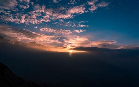 Premium Photo Gloomy Sunrise View Over The Mountain In Mardi Nepal