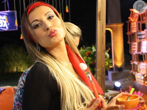 Foto Andressa Urach Sobre Convite Para Participar De Reality Show Em