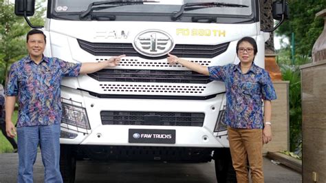 Foto Ratusan Truk Buatan China Laku Keras Di Indonesia