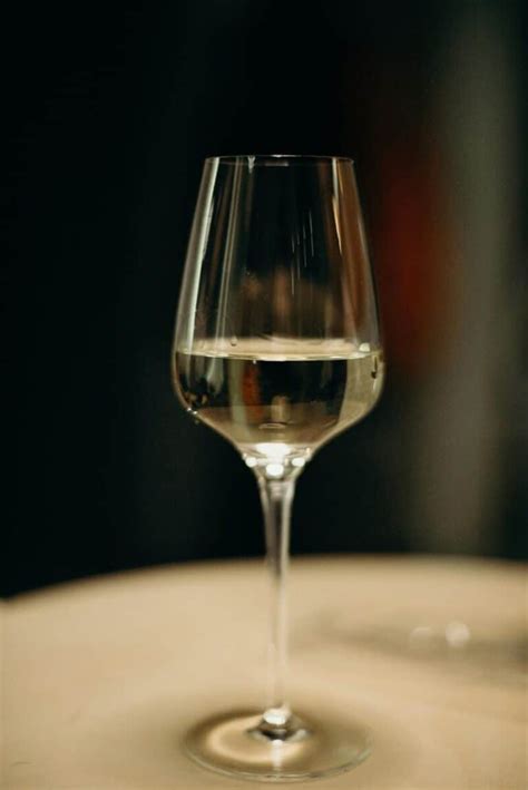 Best Sweet White Wine Types to Try in 2024 - MAY EIGHTY FIVE