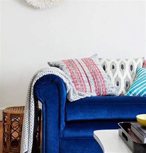 Stunning Living Rooms With Blue Velvet Sofas