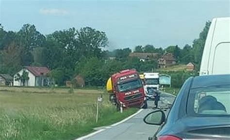 FOTO Vozač automobila poginuo u sudaru s kamionom