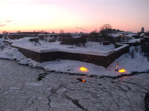 Foreigner in Finland: Suomenlinna seashore in winter