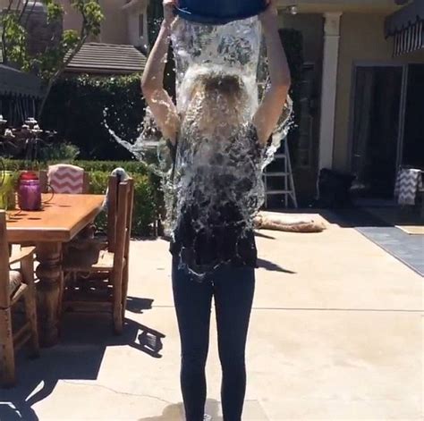 Chloe Moretz Completes Als Ice Bucket Challenge Daily Mail Online