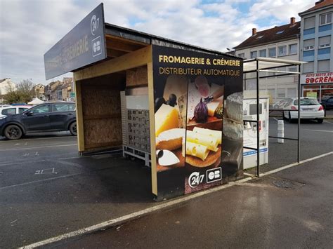 FORBACH Commerce Un distributeur automatique de fromages installé au