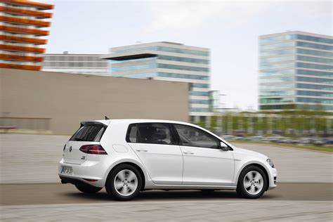 Volkswagen Golf TSI BlueMotion – 1.0L, 4.3 l/100 km Volkswagen Golf TSI BlueMotion - Paul Tan's ...