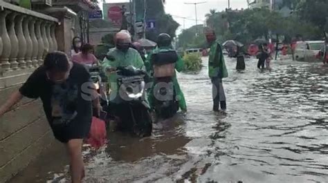 Hujan Guyur Jakarta Sore Ini Jalan Di Kembangan Tergenang