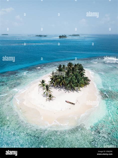 Aerial view, tropical island with palm trees, San Blas Islands, Panama Stock Photo - Alamy