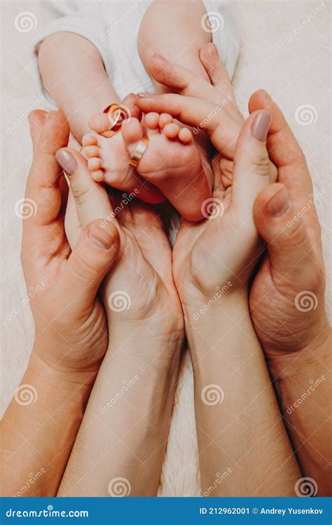 The Baby S Legs In The Hands Of The Mother And Father Stock Image