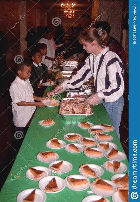 Volunteers are Giving Out Thanksgiving Dinner Editorial Photo - Image of volunteers, dinner ...