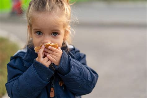 Jedes F Nfte Kind In Deutschland Ist Von Armut Betroffen Eltern De